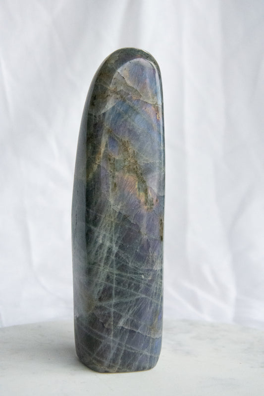 Labradorite violette en forme libre