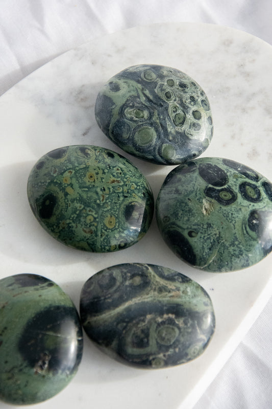 Galet en jaspe kambaba