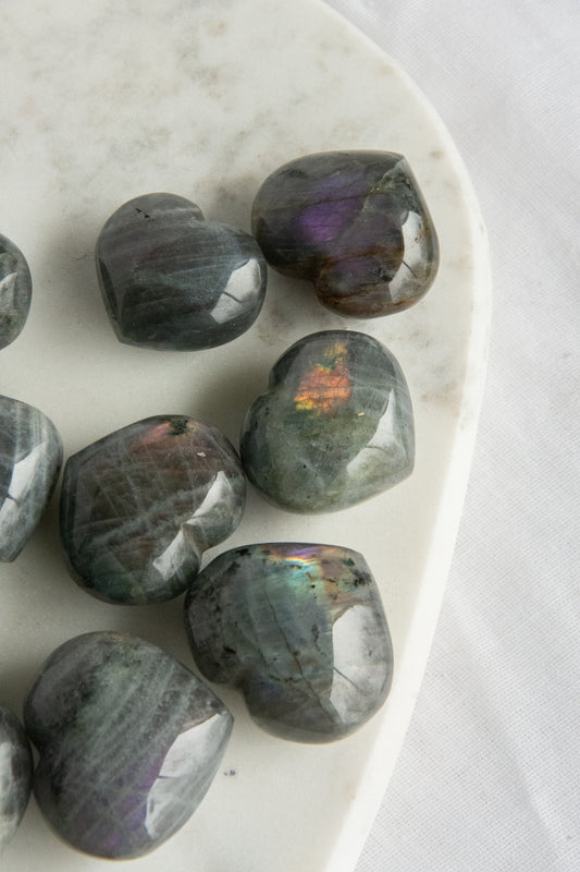 Cœur en labradorite violette