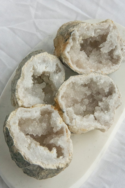 Demi géode de cristal de roche