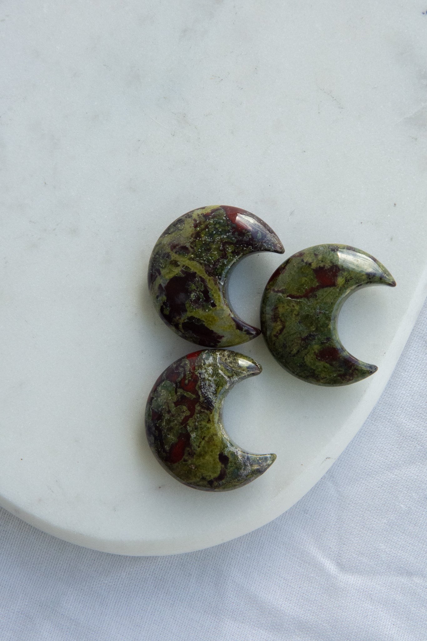 Lune en jaspe sang de dragon (Héliotrope)