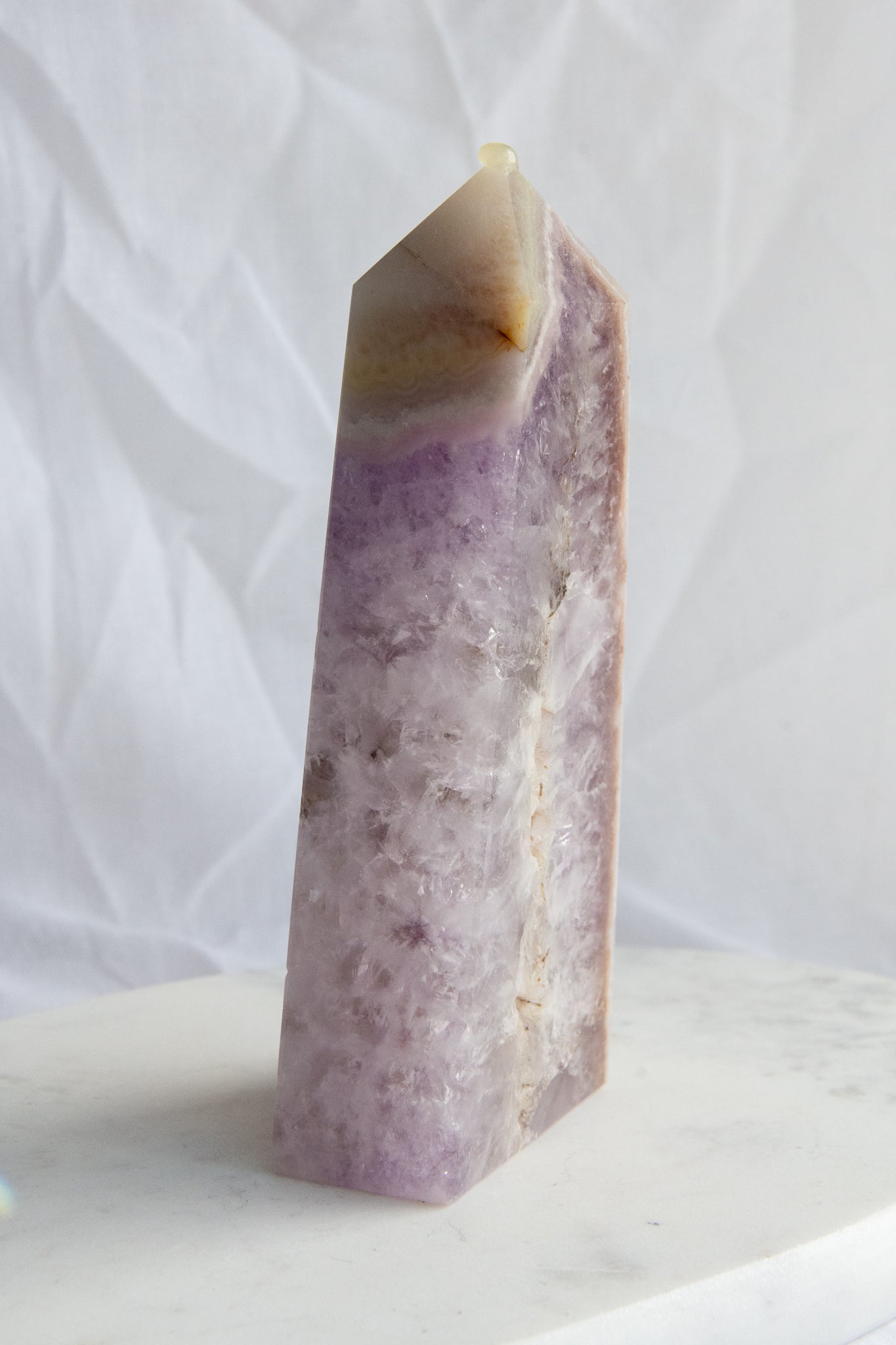 Tour XL d'Agate fleur avec inclusion d'Améthyste