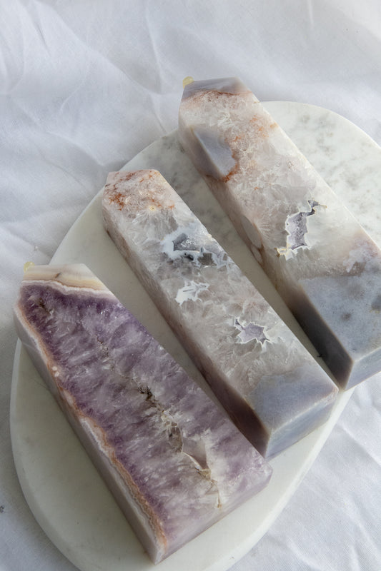 Tour XL d'Agate fleur avec inclusion d'Améthyste