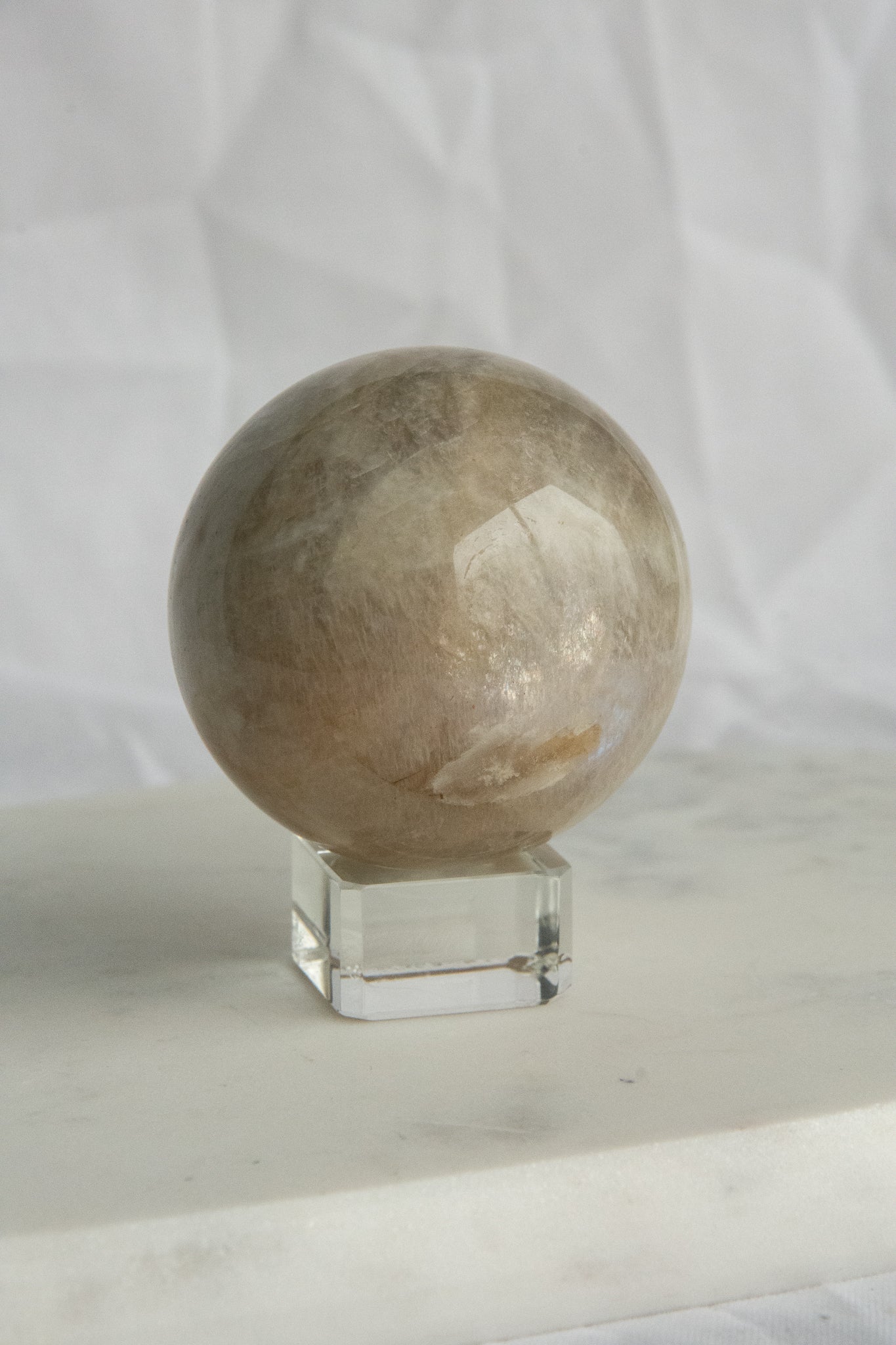 Sphère de pierre de lune beige