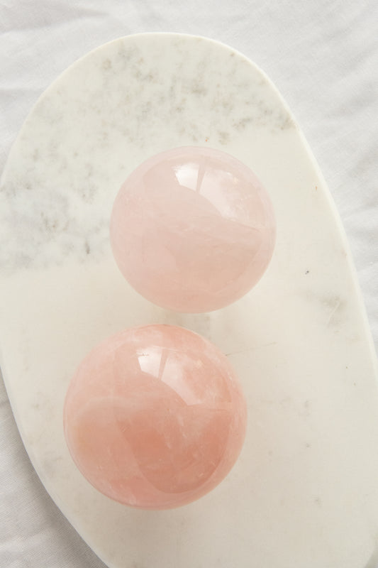 Sphère en quartz rose