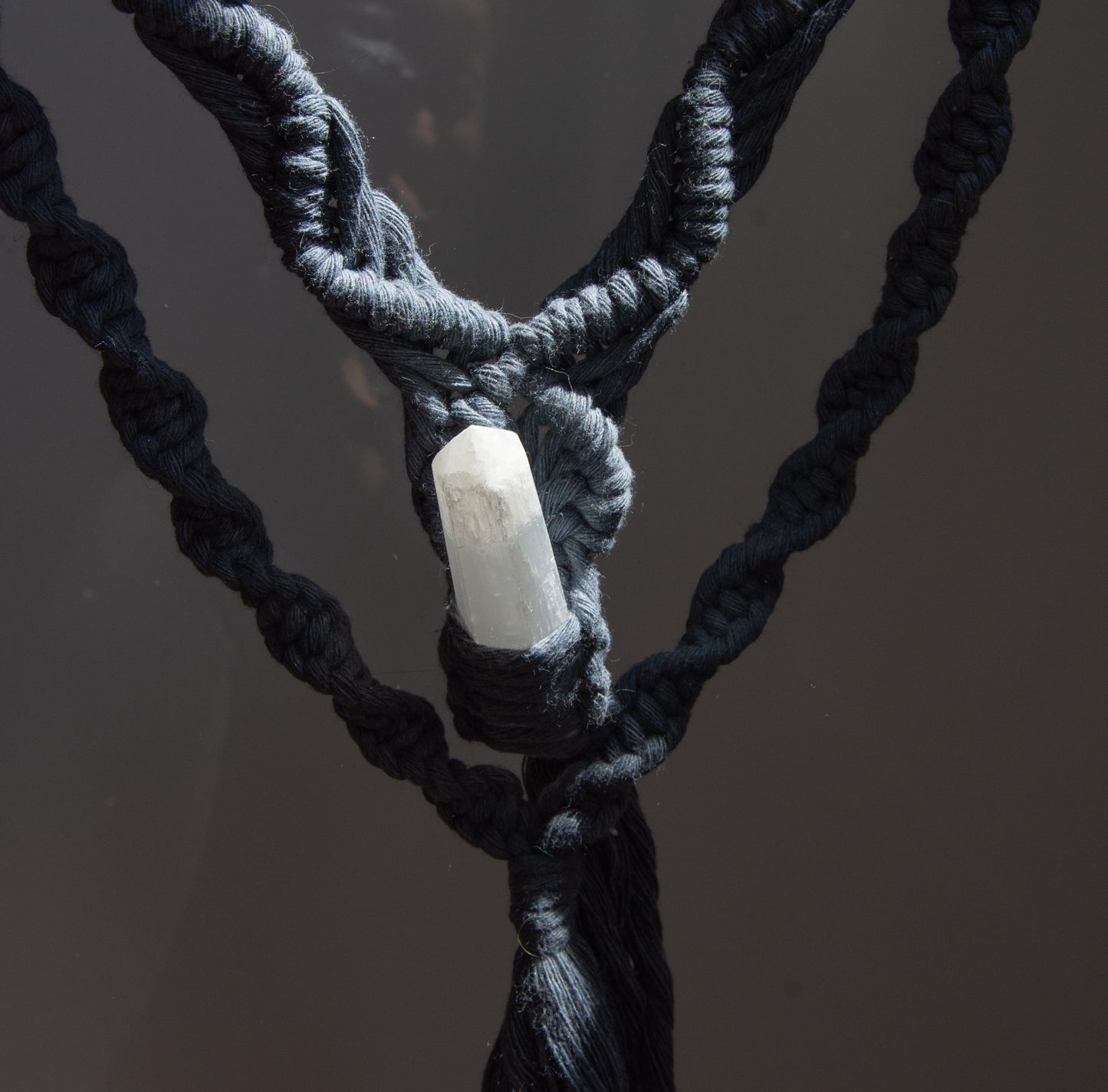 Macramé Bleu pétrole & Sélénite