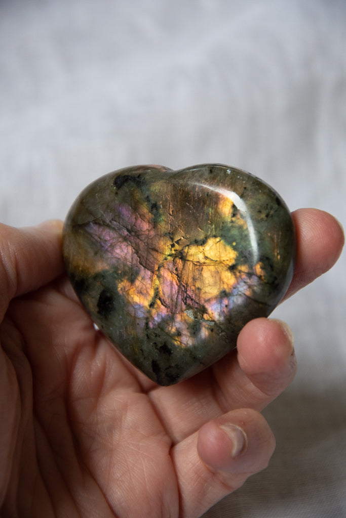 Cœur en labradorite violette