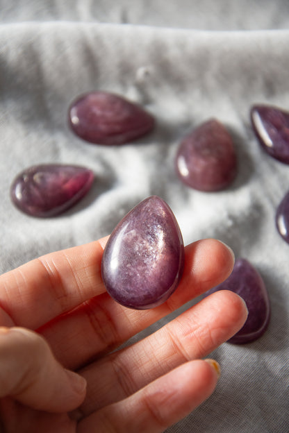 Goutte en lépidolite qualité gemme