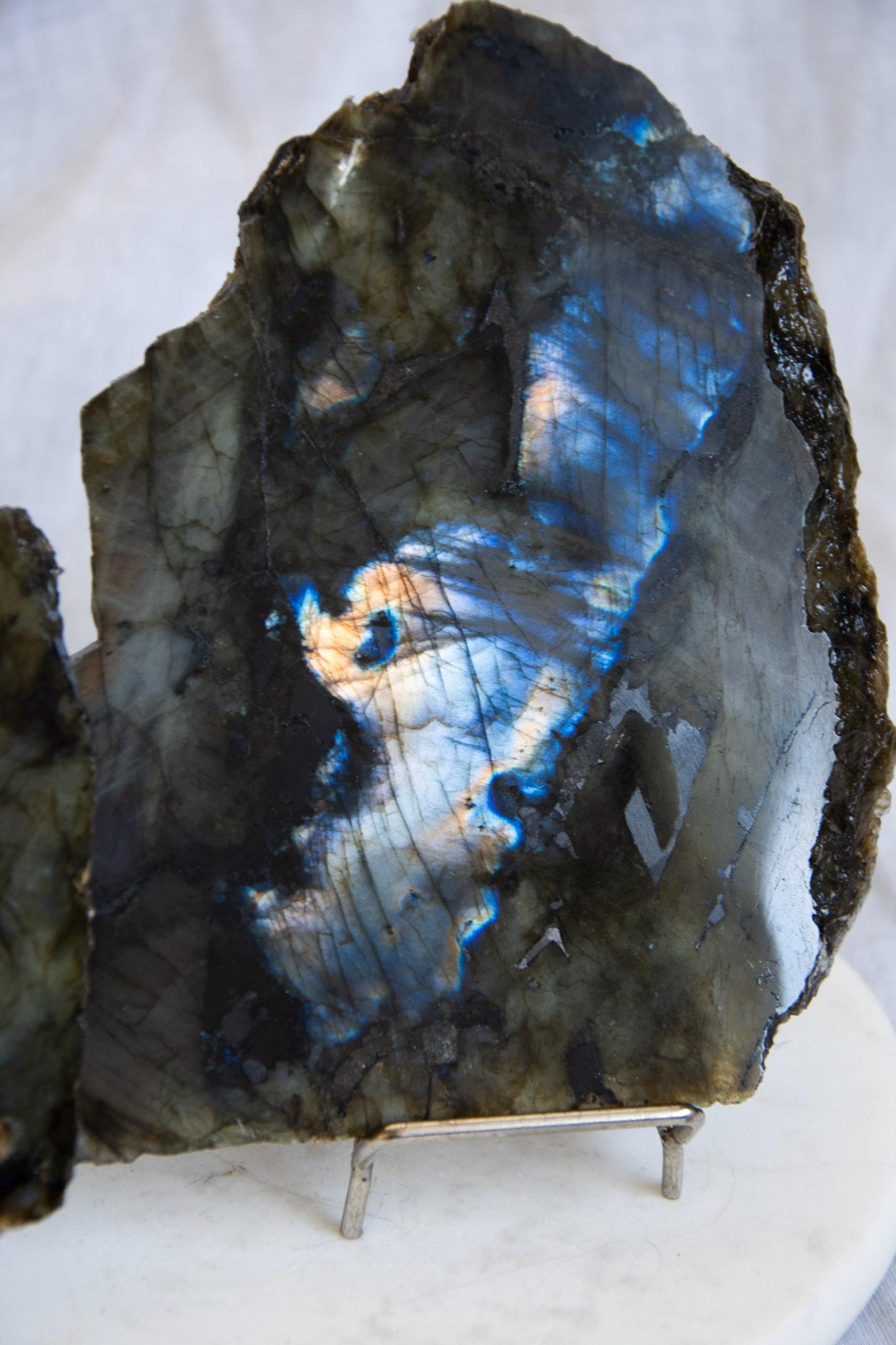 Tranches de Labradorite sur Socle