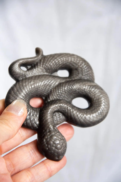 Serpents en Labradorite & Obsidienne Argentée – Pièces sculptées uniques