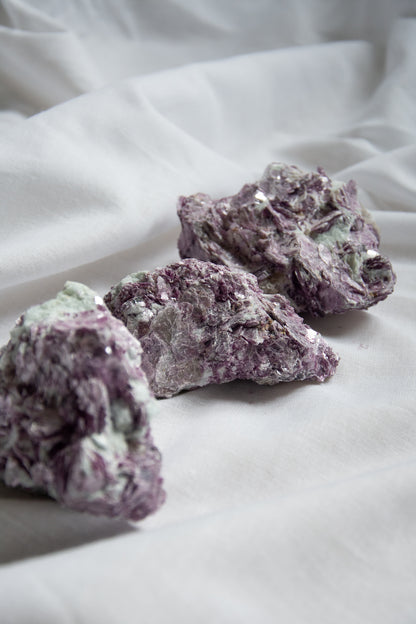 Lépidolite qualité gemme brute