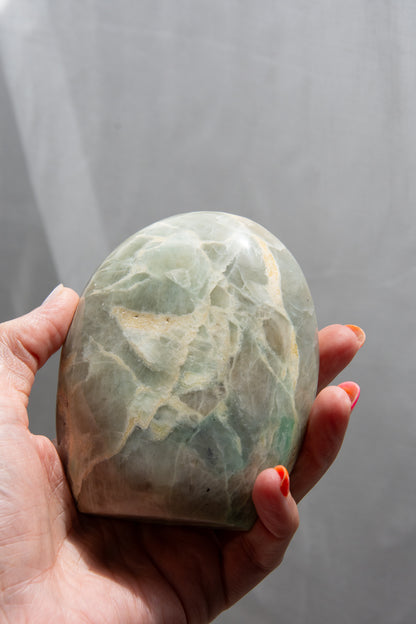 Bloc poli garnierite (pierre de lune verte)