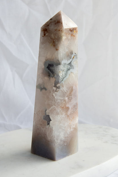 Tour XL d'Agate fleur avec inclusion d'Améthyste