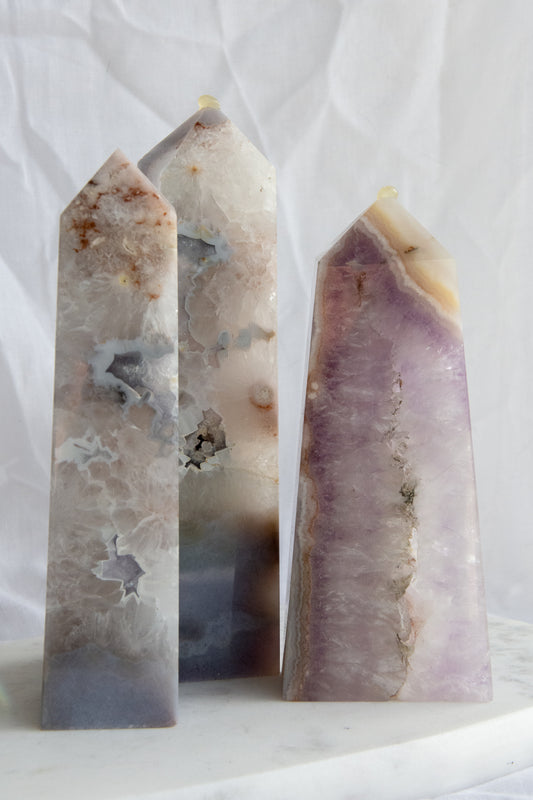 Tour XL d'Agate fleur avec inclusion d'Améthyste