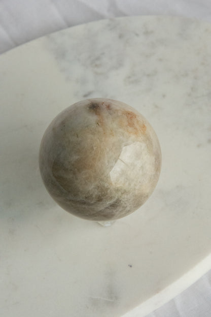 Sphère de pierre de lune beige