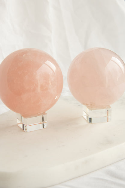 Sphère en quartz rose