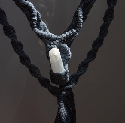 Macramé Bleu pétrole & Sélénite