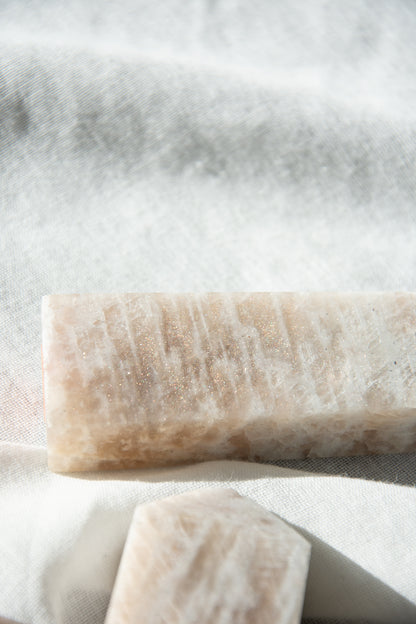 Tour de pierre de lune beige