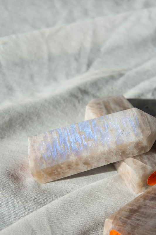 Tour de pierre de lune beige