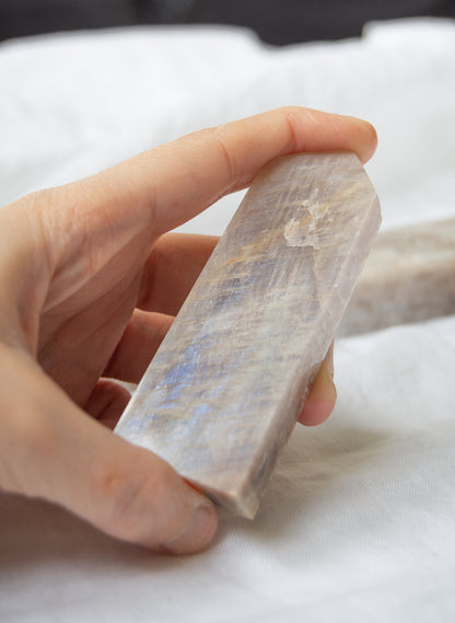Tour de pierre de lune beige
